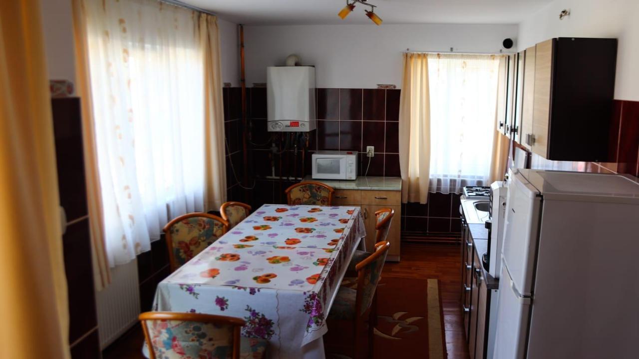 Apartamento Casa In Bucovina Gura Humorului Exterior foto
